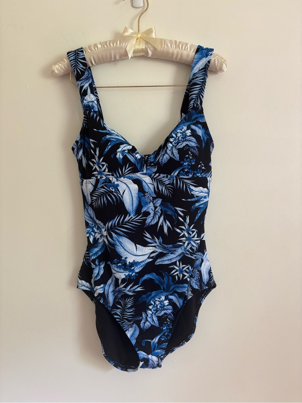 NWT Tommy Bahama Women’s Blue Floral One-Piece Swimsuit